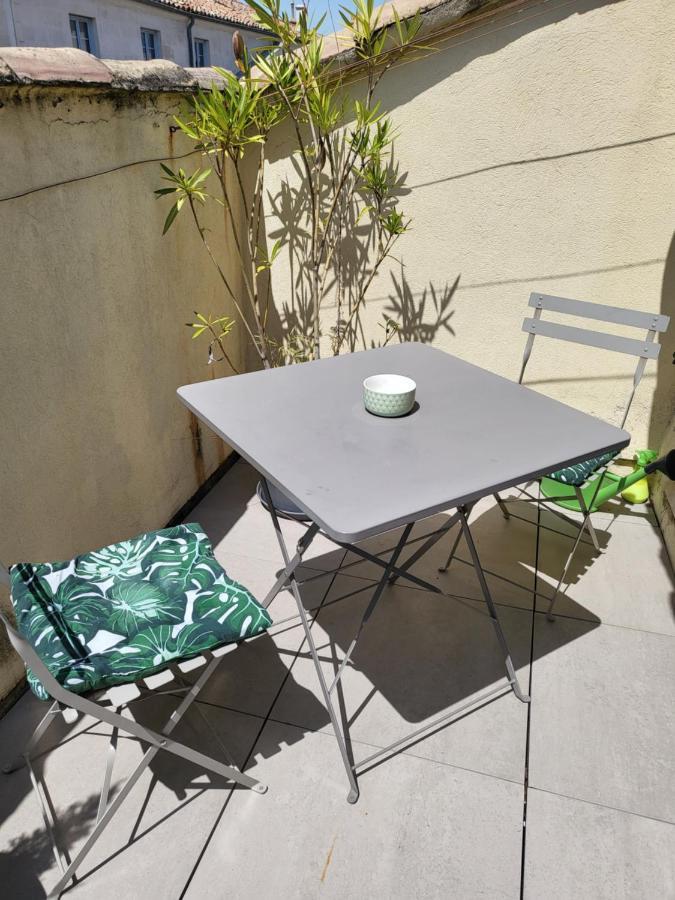 La Dolce Vita Nimoise Terrasse 100 M Des Arenes Nîmes Exterior foto