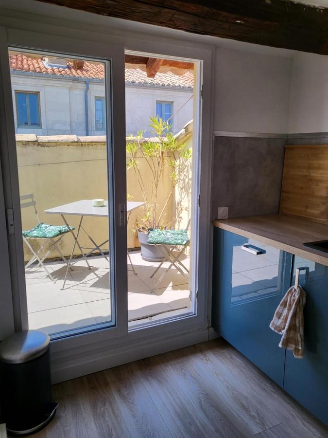 La Dolce Vita Nimoise Terrasse 100 M Des Arenes Nîmes Exterior foto